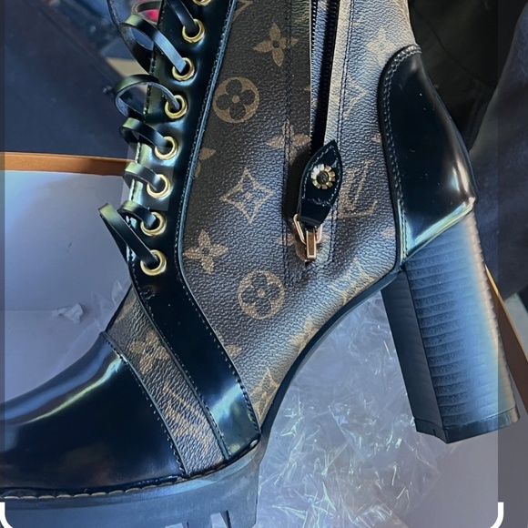 Louis Vuitton - Picture 6 of 8